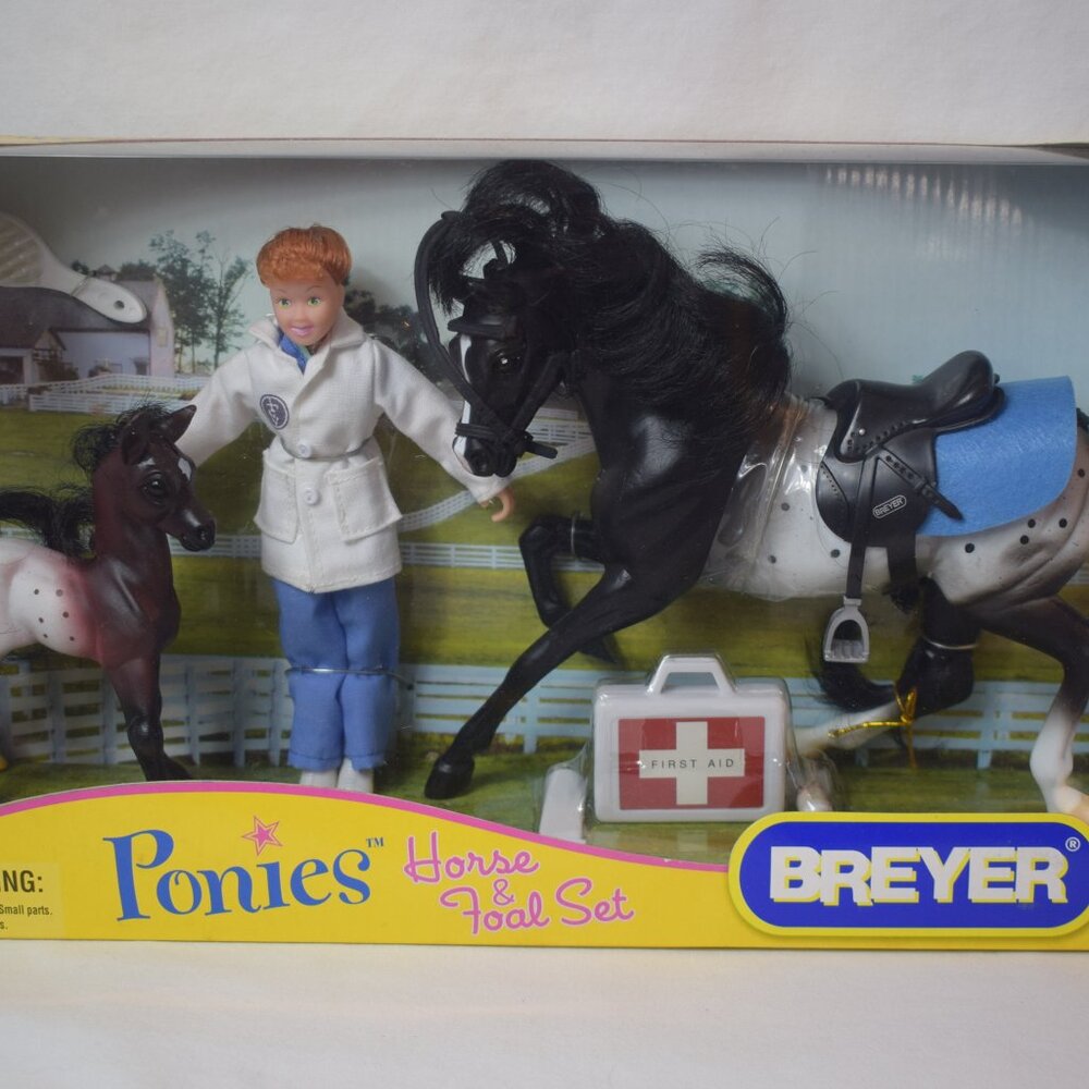 NIB 2007 Breyer #7038  Ponies Horse & Foal with Veterinarian Gift Set